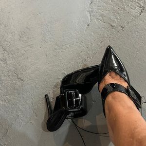 Brand-new black Patent , buckle mules